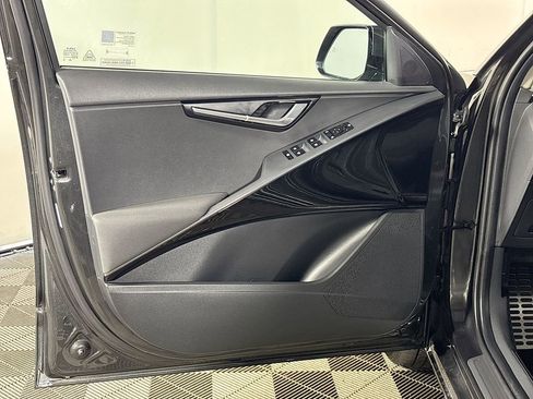 Used 2023 Kia Niro EX Touring image 10