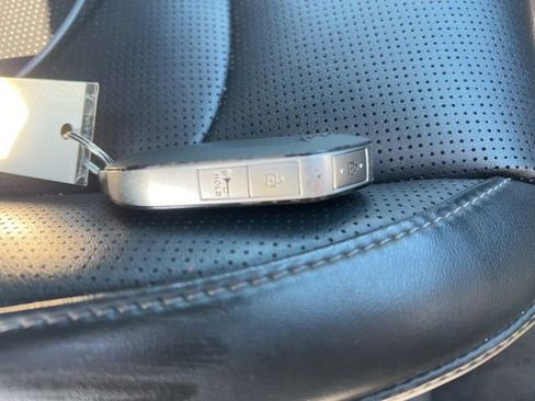 Used 2024 Kia Sorento S image 42