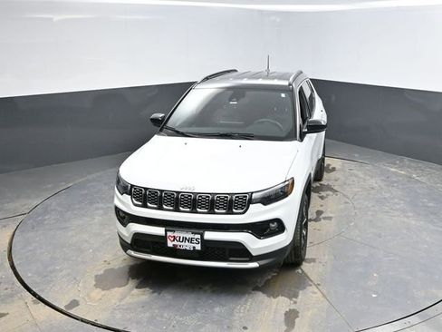 Used 2024 Jeep Compass Limited image 37