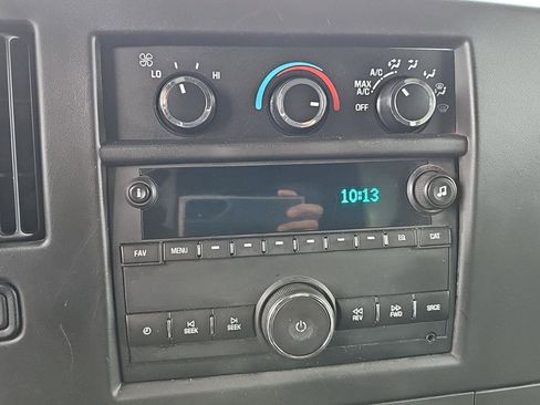 Used 2018 Chevrolet Express 3500 w/ Driver Convenience Package image 17