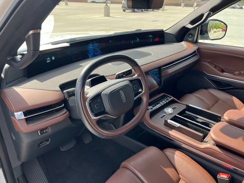 Used 2025 Lincoln Navigator Reserve AWD/4WD image 12