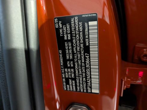 Certified 2025 Porsche Macan image 42