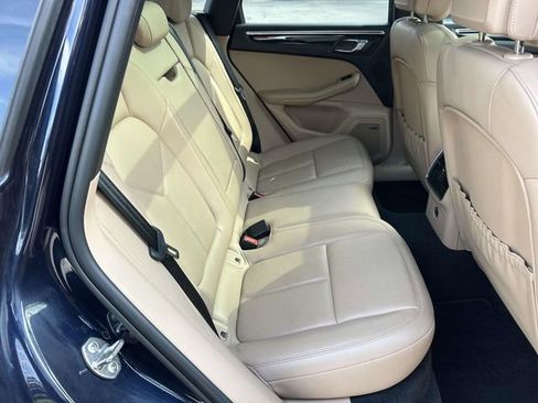 Used 2021 Porsche Macan Base image 27