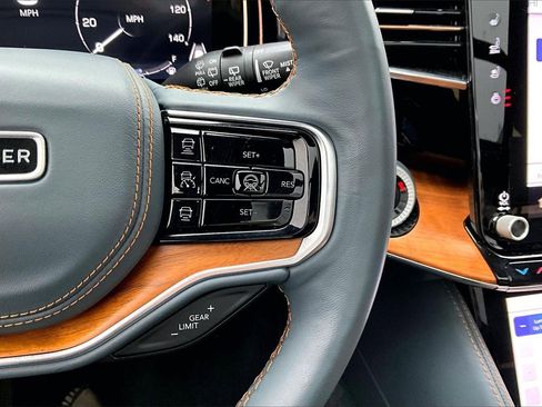 Used 2022 Jeep Grand Wagoneer Series III image 32