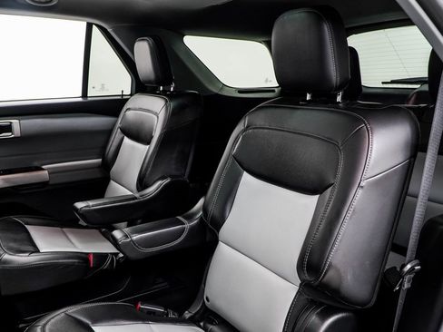 Used 2022 Ford Explorer XLT w/ Equipment Group 202A image 38