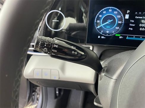 New 2025 Hyundai Elantra Limited image 12