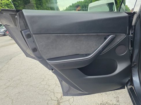 Used 2022 Tesla Model Y Long Range AWD/4WD image 24