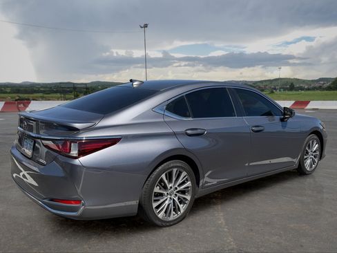 Used 2019 Lexus ES 300h w/ Premium Package FWD image 3