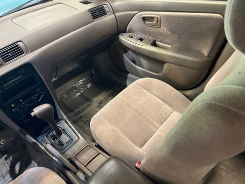 Used 1998 Toyota Camry LE image 11