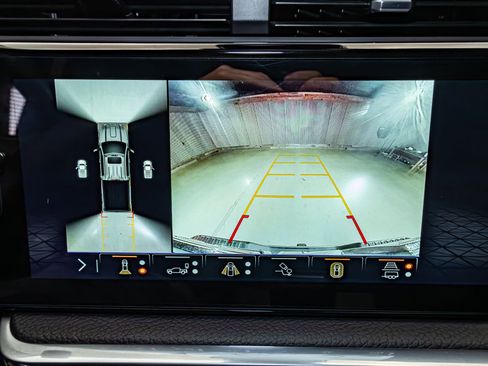 Used 2025 GMC Sierra 3500 Denali w/ Denali Reserve Package image 23