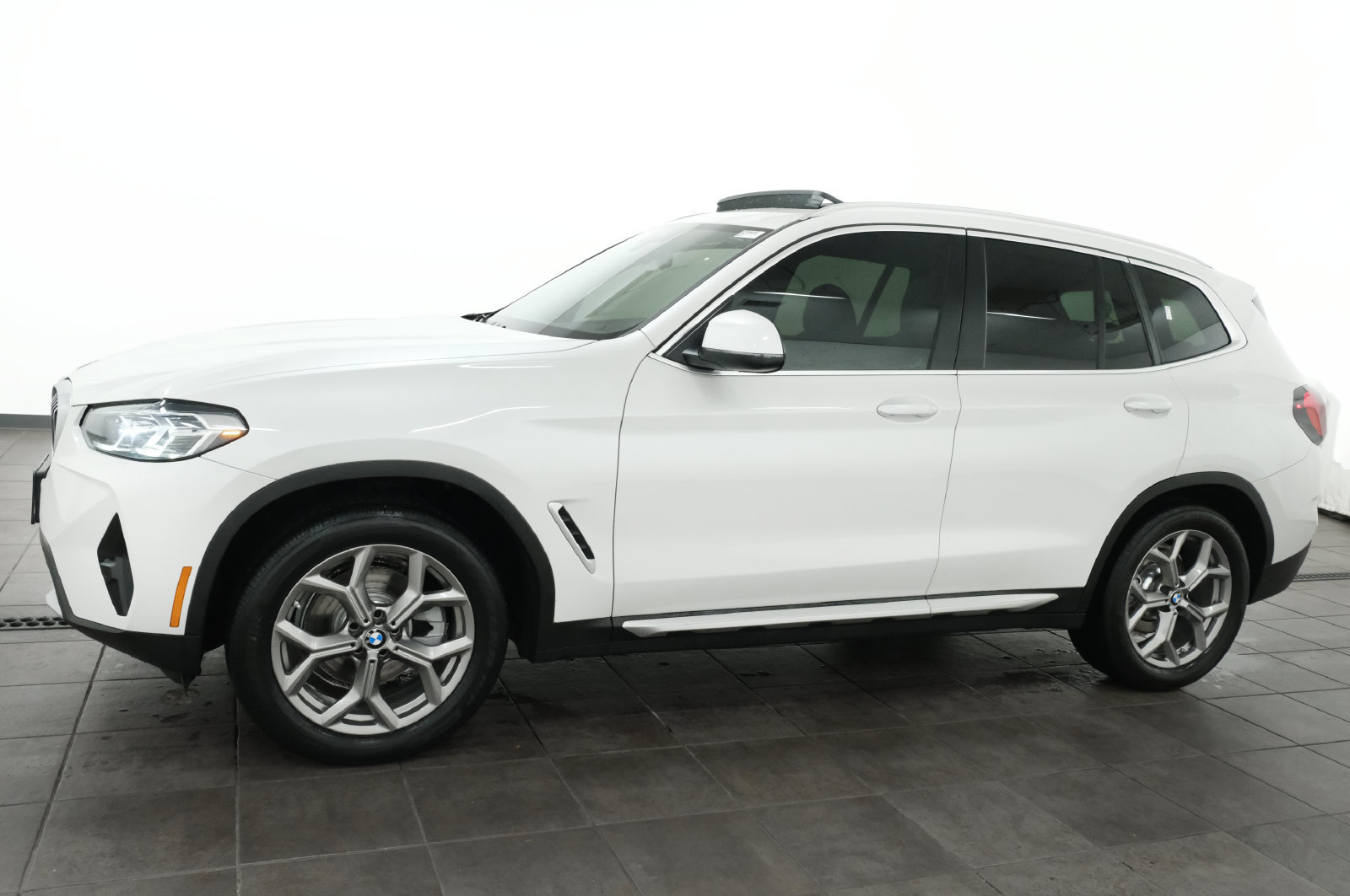Used 2024 BMW X3 xDrive30i w/ Convenience Package AWD/4WD image 2
