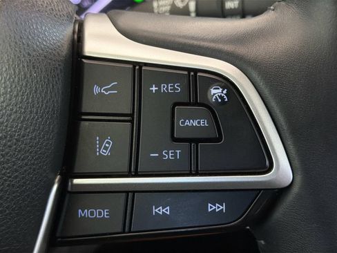 Used 2022 Toyota Highlander XLE AWD/4WD image 27