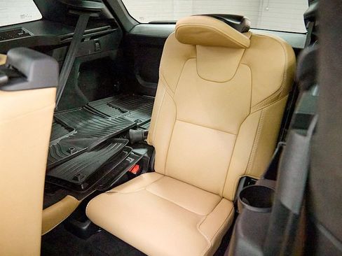 Certified 2023 Volvo XC90 T8 Ultimate w/ Lounge Package image 25