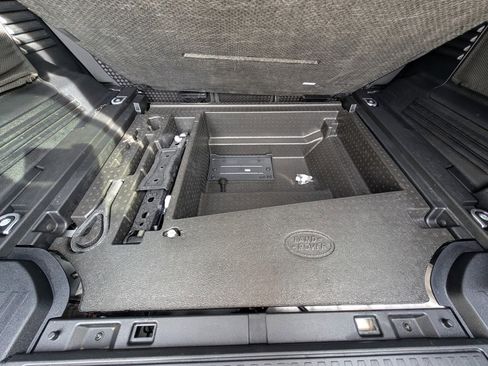 Used 2024 Land Rover Defender 110 S image 44