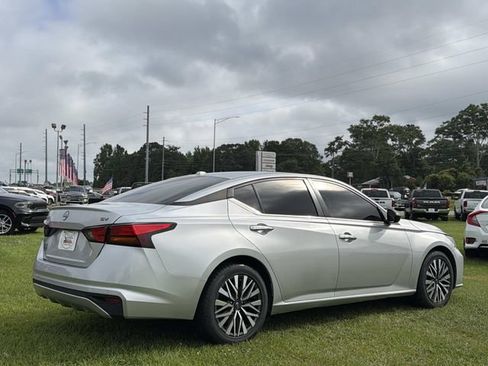Used 2024 Nissan Altima 2.5 SV FWD image 7