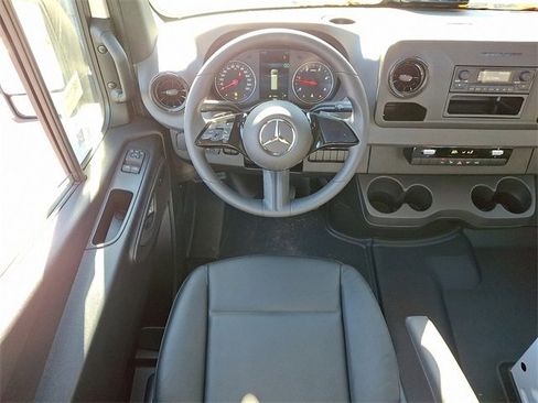 Used 2025 Mercedes-Benz Sprinter 2500 image 11