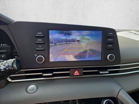 Used 2023 Hyundai Elantra SEL w/ Preferred Accessory Package FWD image 12