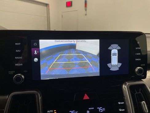 Used 2022 Kia Sorento EX w/ Panoramic Sunroof Package image 17