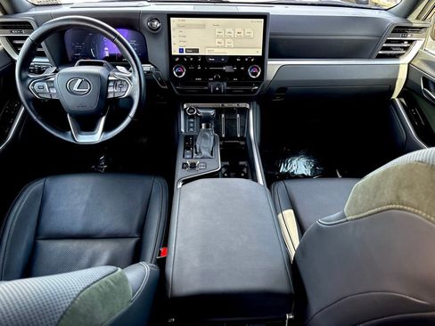 Used 2024 Lexus GX 550 image 24