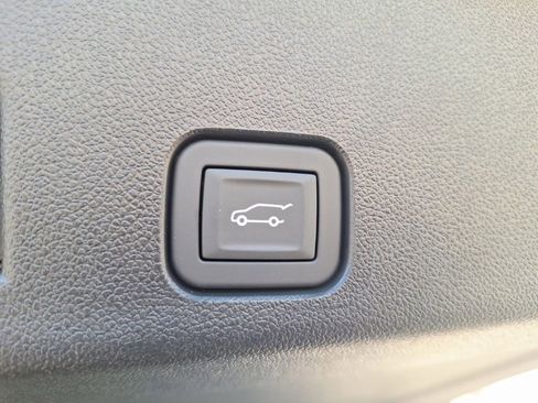 New 2026 Chevrolet Traverse LT image 12