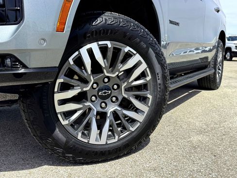Used 2025 Chevrolet Tahoe Z71 AWD/4WD image 2
