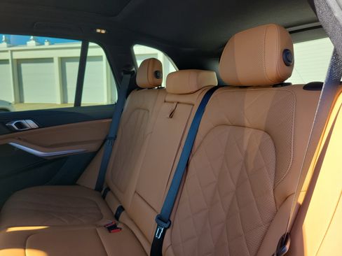 Used 2023 BMW X5 xDrive40i w/ Premium Package image 11