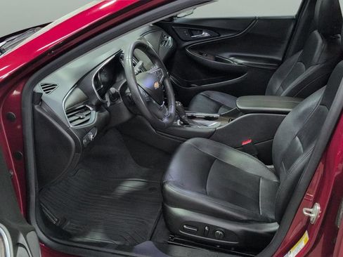 Used 2018 Chevrolet Malibu Premier w/ Premier Sun and Wheel Package FWD image 9