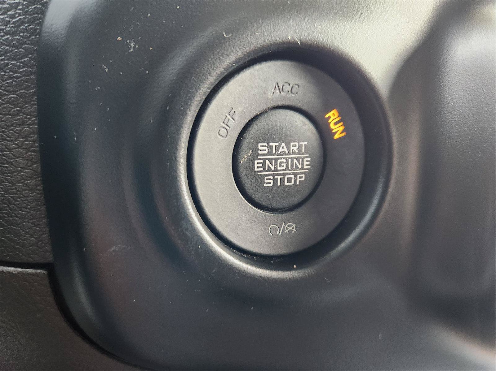 Used 2022 Jeep Wrangler Unlimited Sahara AWD/4WD image 23