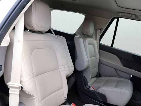 Used 2024 Lincoln Navigator Premiere AWD/4WD image 13