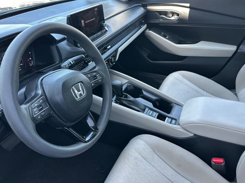 Used 2025 Honda Accord SE image 10