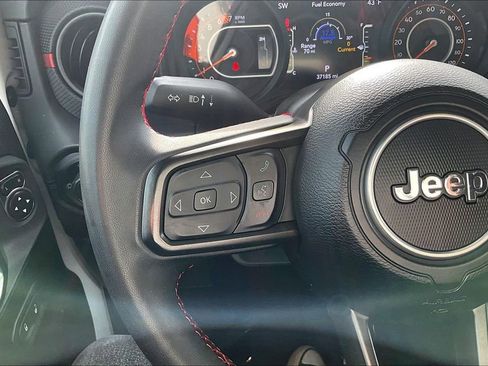 Used 2025 Jeep Wrangler Unlimited Rubicon AWD/4WD image 18