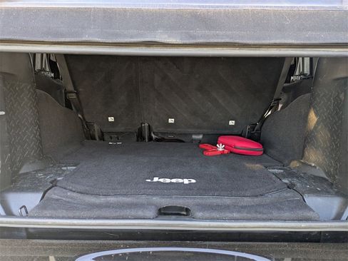 Used 2017 Jeep Wrangler Unlimited Sahara w/ Connectivity Group image 25