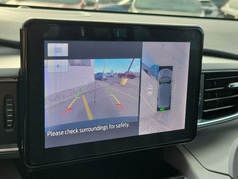 Used 2023 Ford Explorer XLT w/ Equipment Group 202A image 28