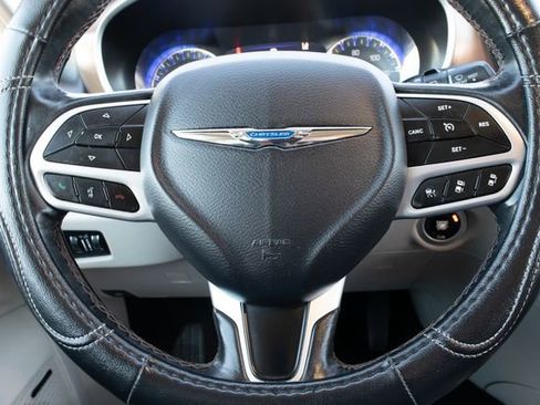 Used 2018 Chrysler Pacifica Touring-L Plus w/ Advanced Safetytec Group image 30