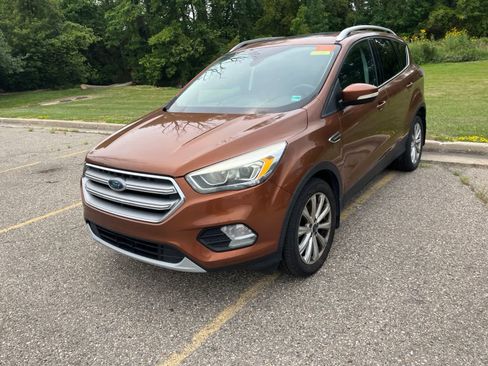 Used 2017 Ford Escape Titanium FWD image 5