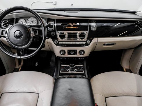 Used 2014 Rolls-Royce Ghost image 23
