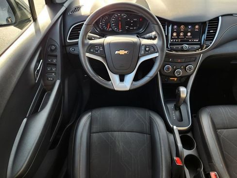 Used 2021 Chevrolet Trax LT w/ LT Convenience Package image 14