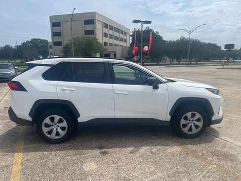 Used 2021 Toyota RAV4 LE FWD image 6