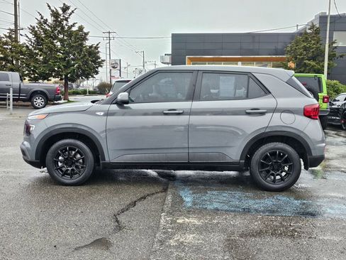 Used 2020 Hyundai Venue SE image 4