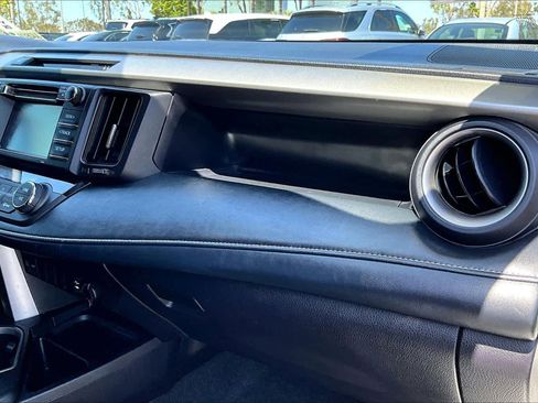 Used 2018 Toyota RAV4 XLE FWD image 16