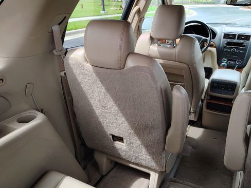 Used 2009 Saturn Outlook XR w/ Convenience Package image 9