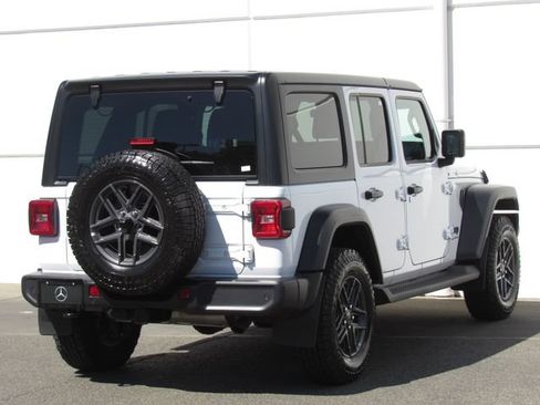 Used 2024 Jeep Wrangler Unlimited Sport AWD/4WD image 6