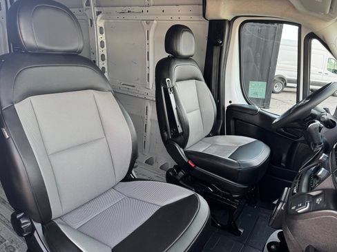 Used 2024 RAM ProMaster 2500 w/ Convenience Group FWD image 27