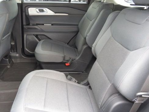 Used 2025 Ford Explorer Active image 6