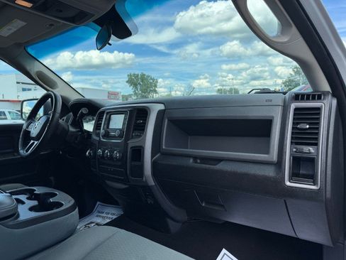 Used 2017 RAM 1500 ST w/ SXT Appearance Group AWD/4WD image 19