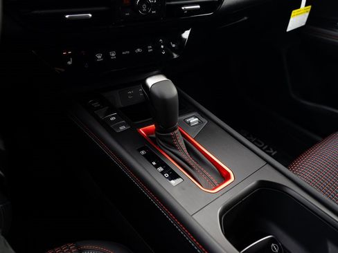 New 2026 Nissan Kicks SR image 17