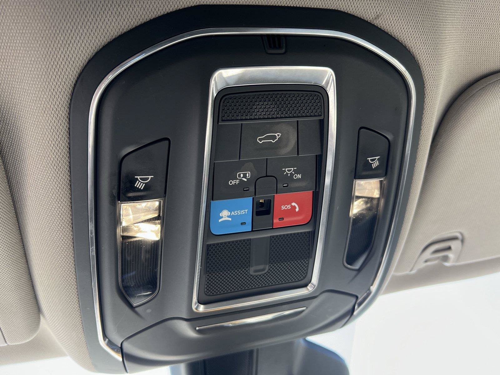 Used 2024 Jeep Wagoneer L Series II w/ Flexible Seating Group RWD image 6