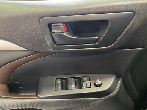 Used 2015 Toyota Highlander Plus AWD/4WD image 24