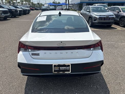 Used 2024 Hyundai Elantra SEL FWD image 15