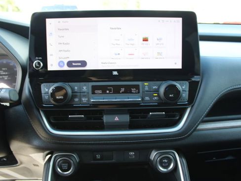 Used 2024 Toyota Grand Highlander Platinum image 27